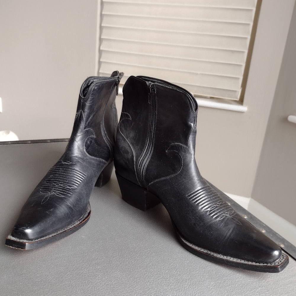 Charlie Horse Black Boots
